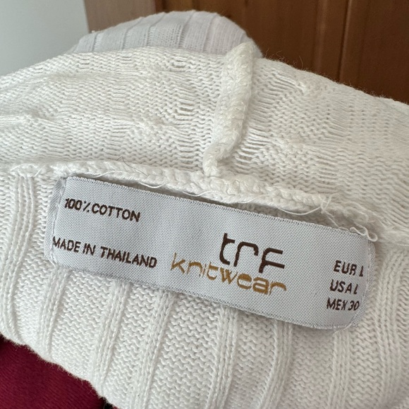 Knitted button vest - Picture 4 of 4